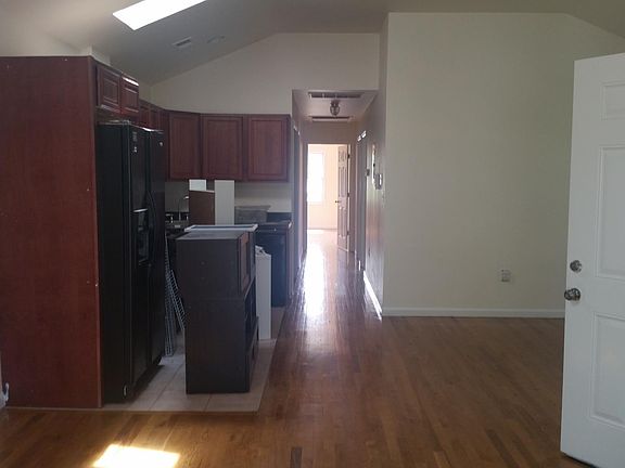 3rd image of 10 Miller St #2