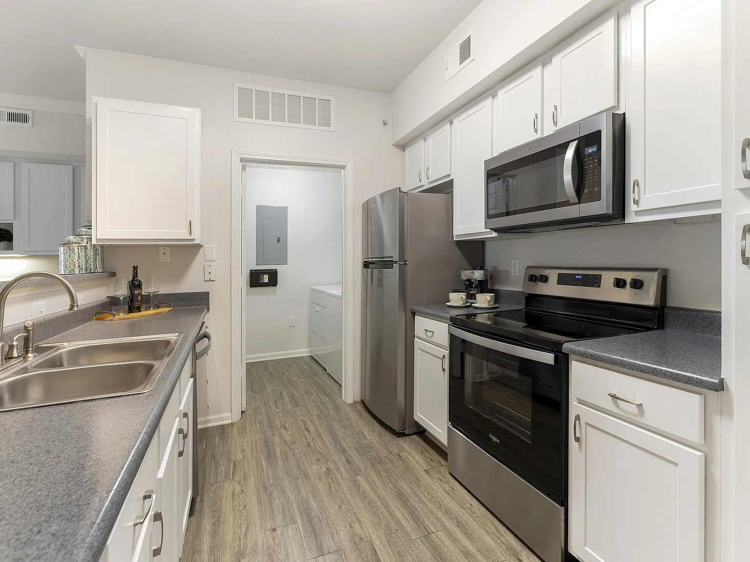 Eastland Trails Apartments — Photo 4