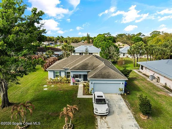 2nd image of 1343 Damask Ln