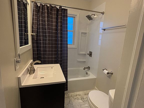 100% brand new remodeled bathroom with full tub/shower combo. Lots of lighting and modern finishes.