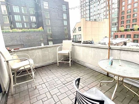 2nd image of 186 Orchard St #6RN1