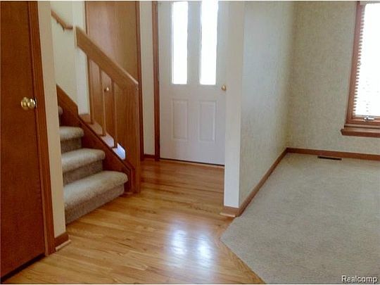 4th image of 9686 Fairfax Dr