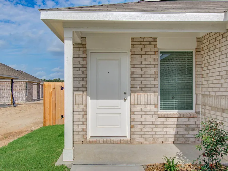 18054 Le Gotte Ln — Photo 3
