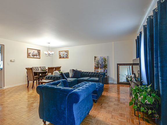 4th image of 320 Skokie Ct