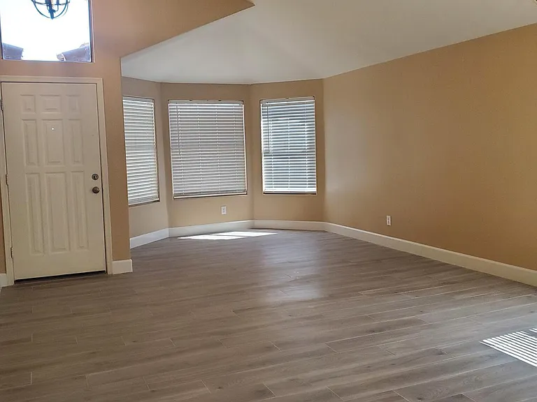 1737 E Morgan Ct — Photo 4