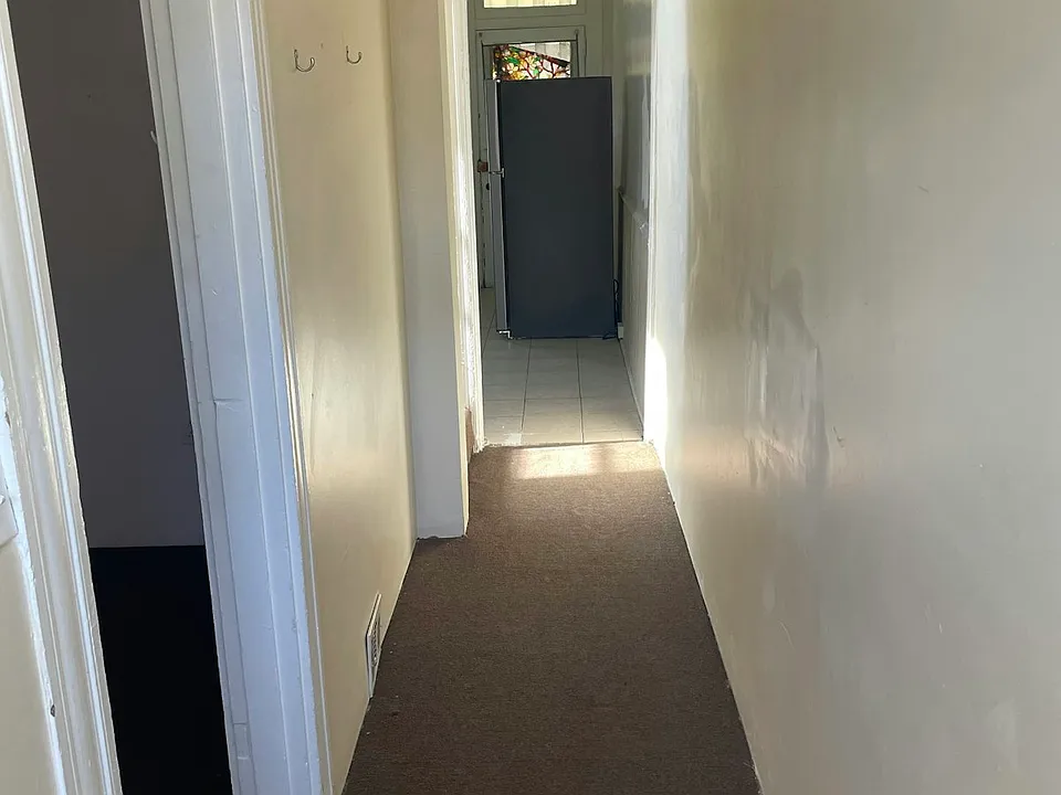 7 Plough St