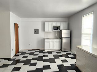 145 Landing Rd APT 3, Glen Cove, NY 11542