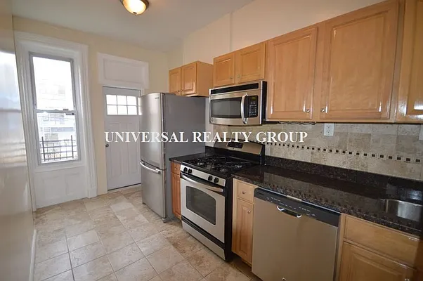 Rented by Universal Realty Group | media 1