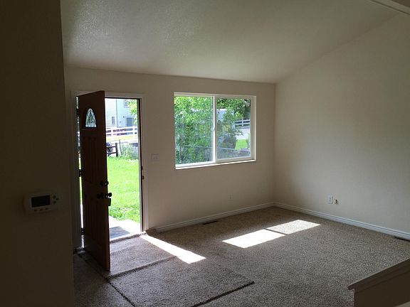 Living Room - Vaulted Ceiling