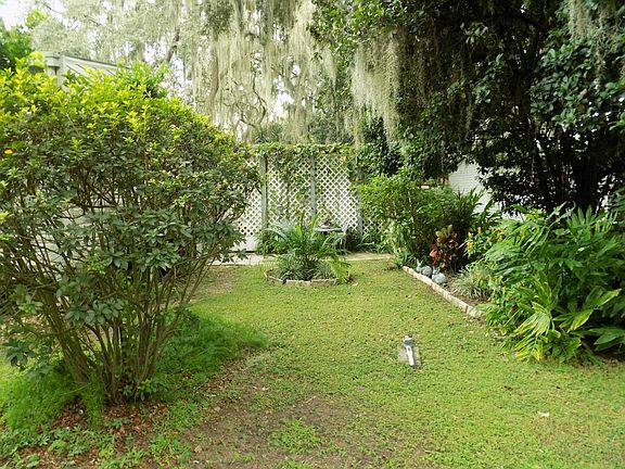 4th image of 608 Clairvaux Rue