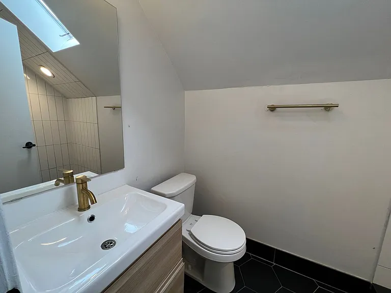 420 Whitney Ave — Photo 44