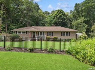 4 Dogwood Ln, Miller Place, NY 11764