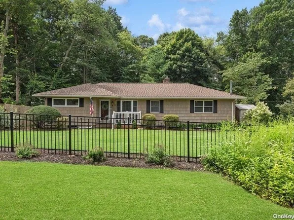 4 Dogwood Lane, Miller Place, NY 11764