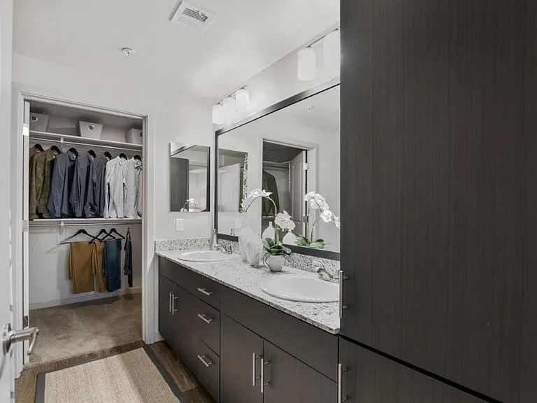 Palms Luxury Apartments — Photo 18