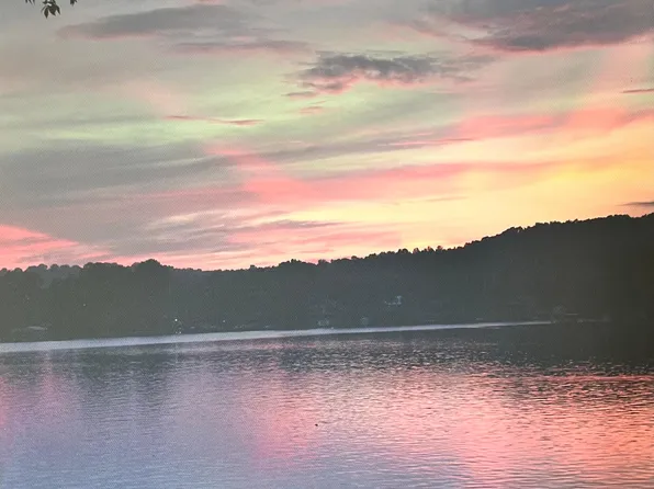 255 Longshore Dr, Florence, AL 35634