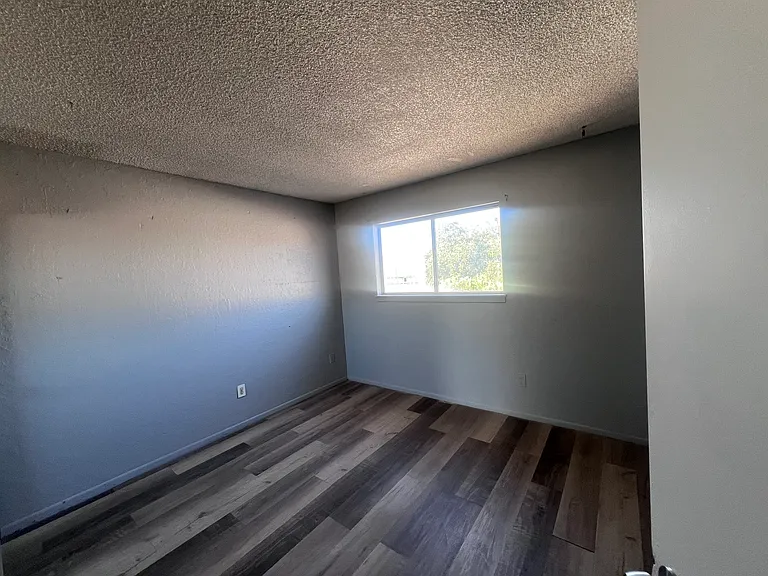 4947 San Rafael Ave — Photo 3