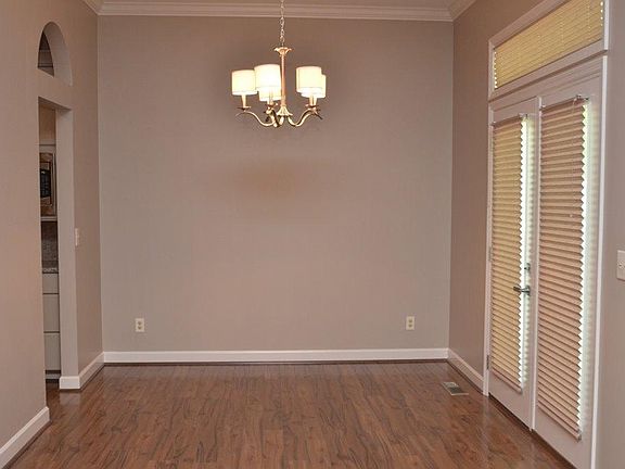 5th image of 6295 Woodridge Ct
