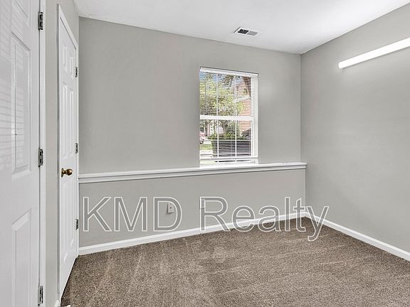 5th image of 1638 Arlyn Cir APT A