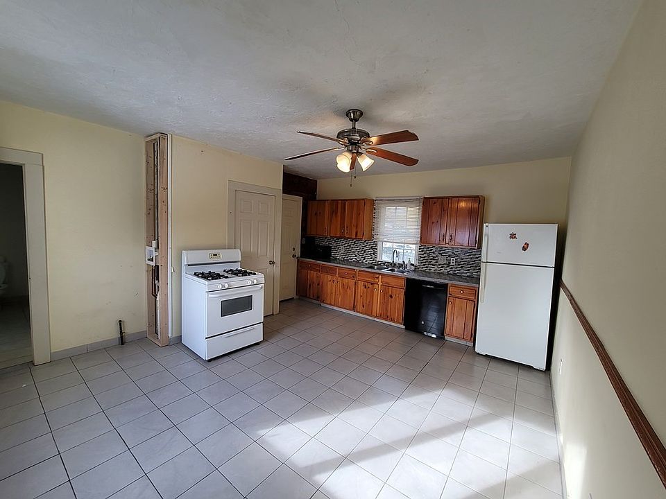 2nd image of 76 Milk St #2A