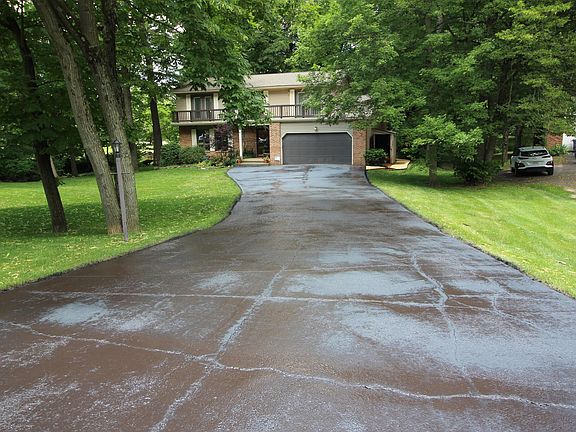 2nd image of 13891 Woodsedge Ct