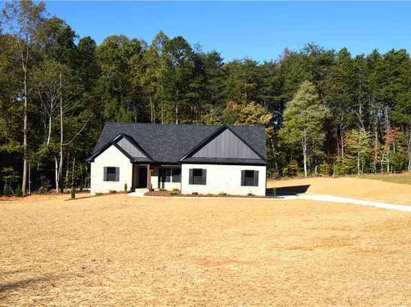 9640 Creek Farm Rd, Tobaccoville, NC 27050