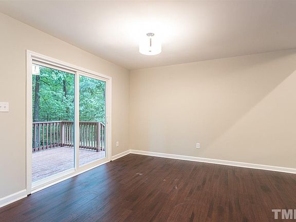 4th image of 900 Goldendale Dr