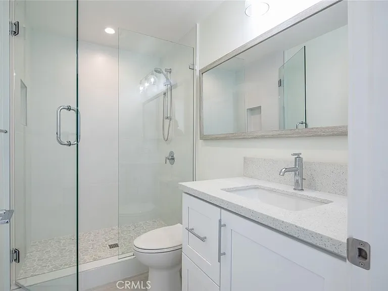 245 Beverly St #B — Photo 8