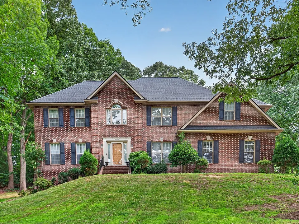 16801 Old Field Ln