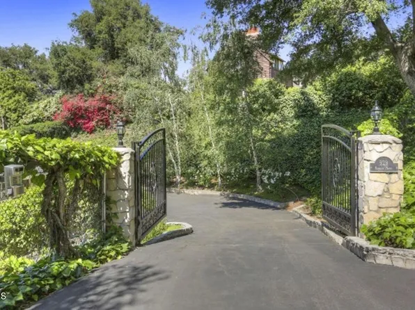 929 Regent Park Dr, La Canada Flintridge, CA 91011