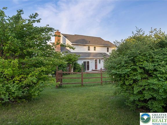 5th image of 3824 E View Dr