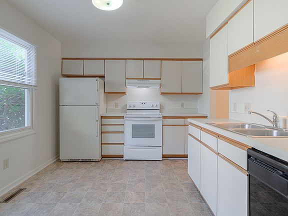4th image of 2524 Ridge Rd