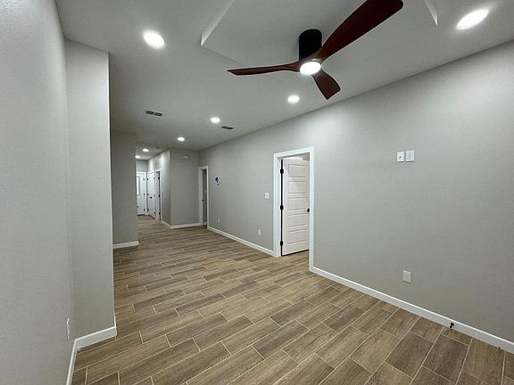 4th image of 102 Yosemite Dr #3