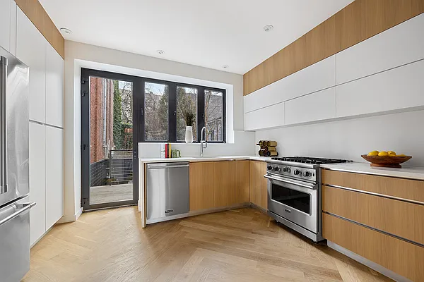 Sold by Compass | media 6