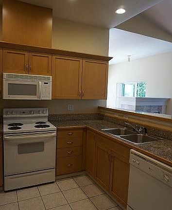 4th image of 12224 NE 8th St APT 311