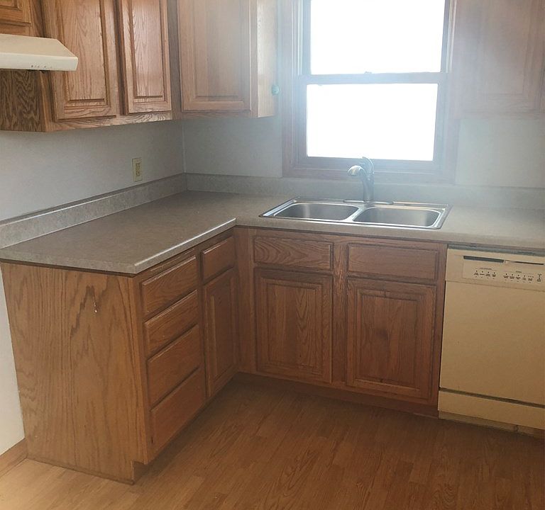 2nd image of 1607 N Locust St