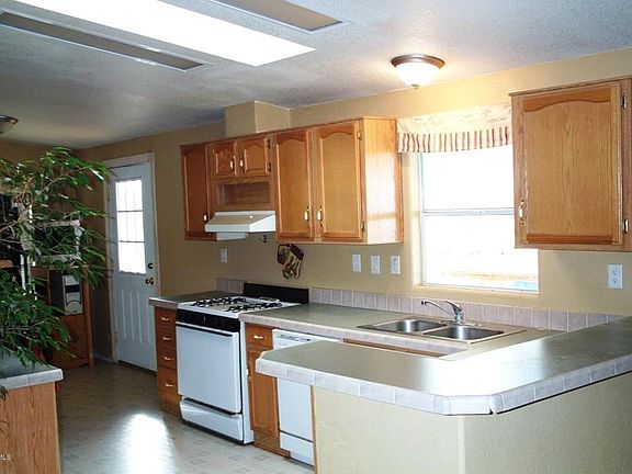 4th image of 377 N Chastain Ave