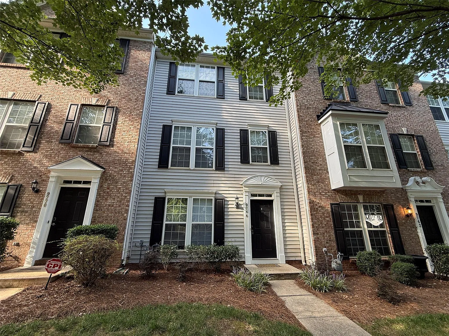 2 bed, 2.5 bath, 1920 sqft, $2,050 — Photo 1