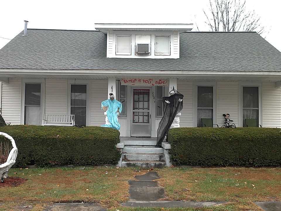 1st image of 208 E Mulberry St