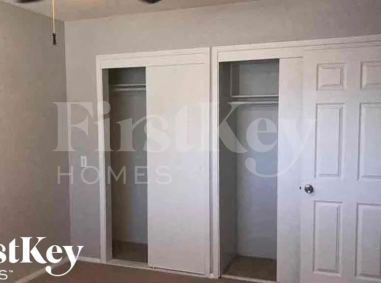 1439 W 7th St — Photo 6