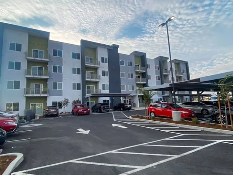 The Lawler Apartment Homes — Photo 39