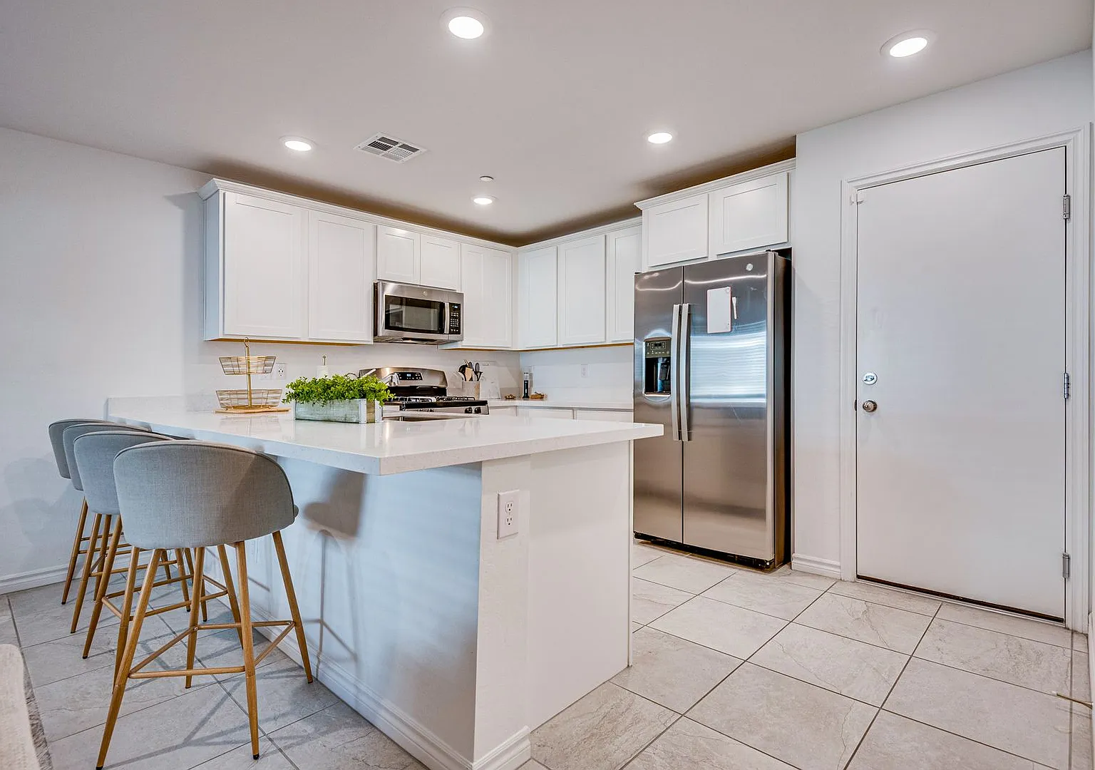 3-bedroom, 2.5-bath townhome, designed to offer the ultimate in modern comfort. — Photo 3