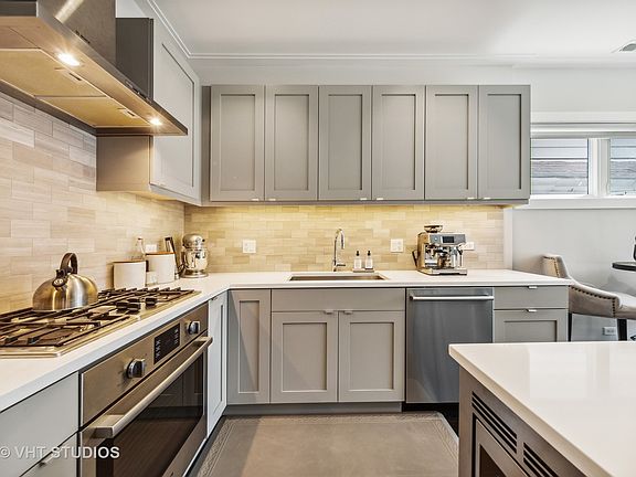 5th image of 827 N Hermitage Ave #2