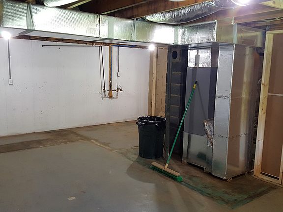 3rd image of 3870 Stewart Dr
