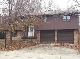 2901 Primrose Ln, Decatur, IL 62526