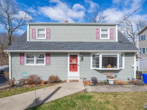 37 Walnut St, Oakland, NJ 07436