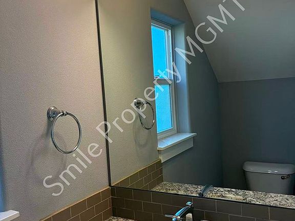 5th image of 19414 SE River Rd