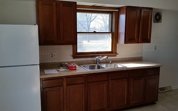 4th image of 430 S Lake St