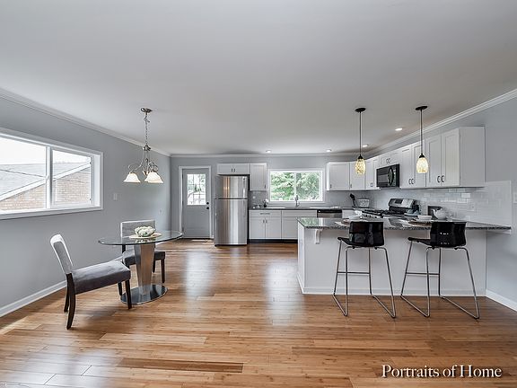 5th image of 121 Cambridge Ln