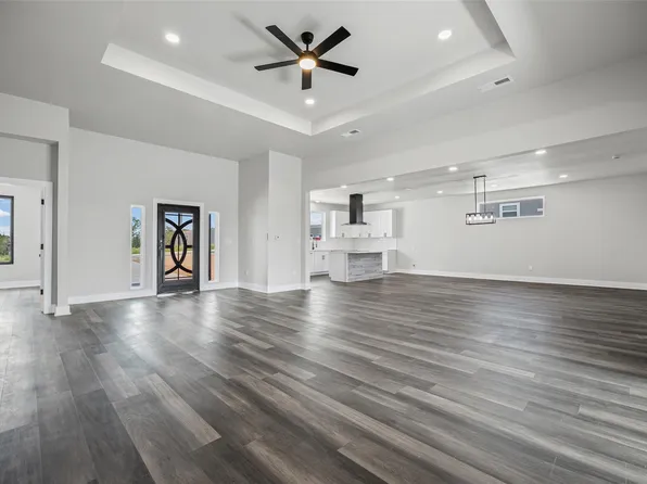 306 Centella Cir, Dale, TX 78616