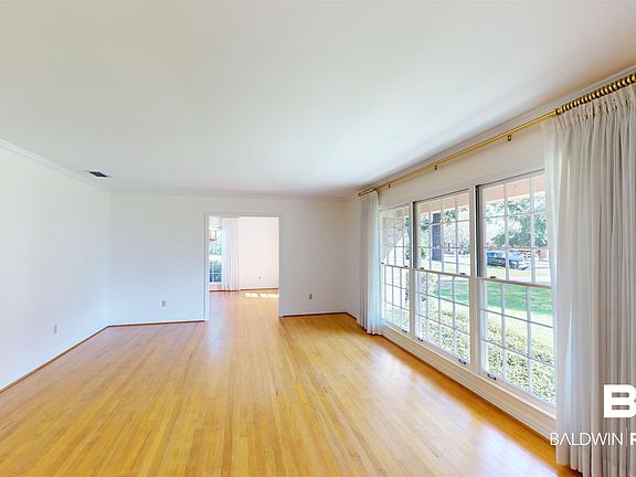 4th image of 20 Ashley Dr